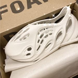 Yeezy Foam Runner (Slightly Worn)

Color: Ararat 
Size: M 7 / W 8